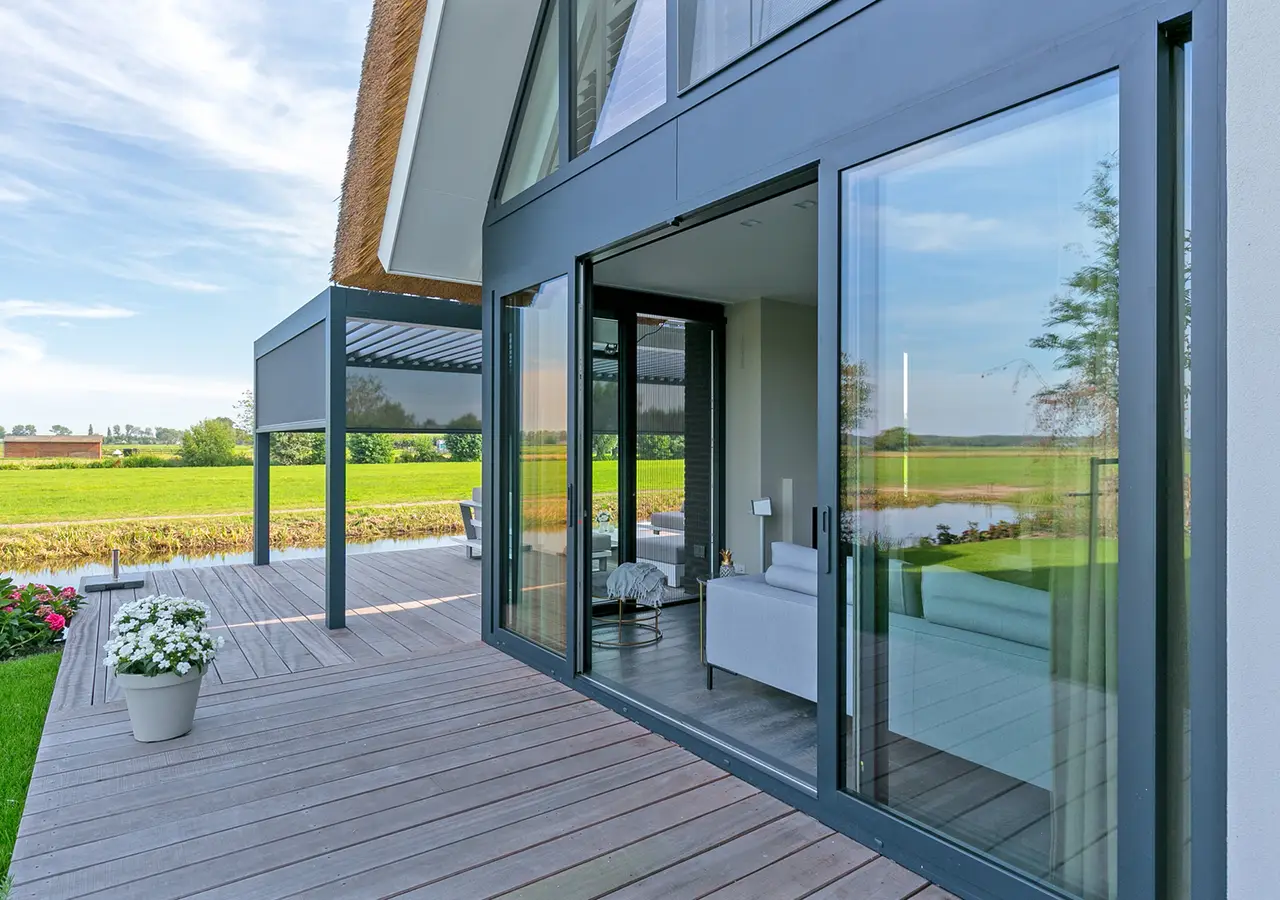 Aluminium schuifpui geplaatst door Damen & Groen in Midden-Nederland